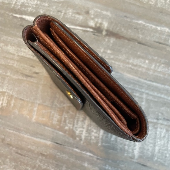 Louis Vuitton Double Snap Compact Wallet - Picture 4 of 8